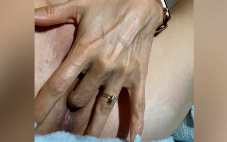VLOG: Binge And Fast Fingering Closeups Cumshot On Ass Stockings